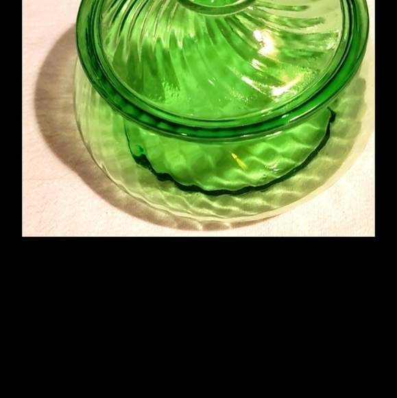 Vintage Spiral Green Hocking Glass Bowl (1928-30) with Lid Depression Glass - Picture 4 of 15